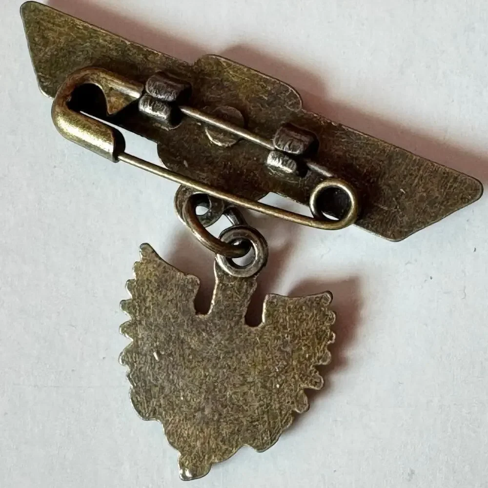 US M Navy Pin Badge WWII Merchant Navy Medal Eagle Symbol 1940s Bronze Color